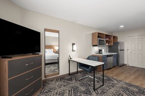Premium bedding, desk, laptop workspace, iron/ironing board - Candlewood Suites Mobile‑Downtown by IHG (Mobile)
