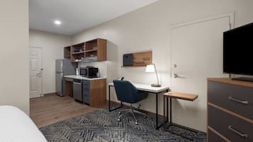 Studio Suite, 1 Queen Bed, Accessible (Communications, Accessible Tub)