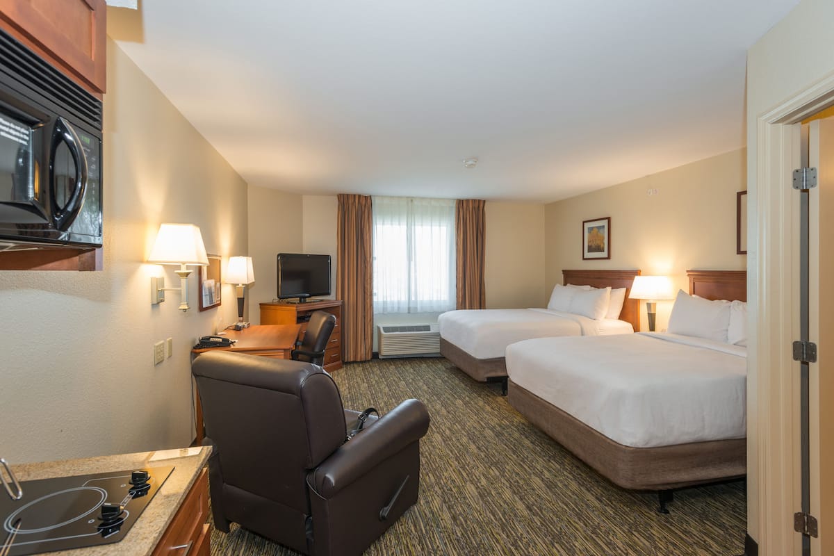 1 bedroom, premium bedding, desk, laptop workspace
