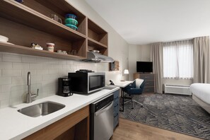 Studio Suite, 1 Queen Bed, Accessible (Communications, Accessible Tub) | Premium bedding, desk, laptop workspace, iron/ironing board - Candlewood Suites Mobile‑Downtown by IHG (Mobile)