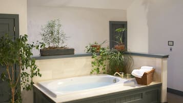 Suite, 1 King Bed, Fireplace | Jetted bathtub