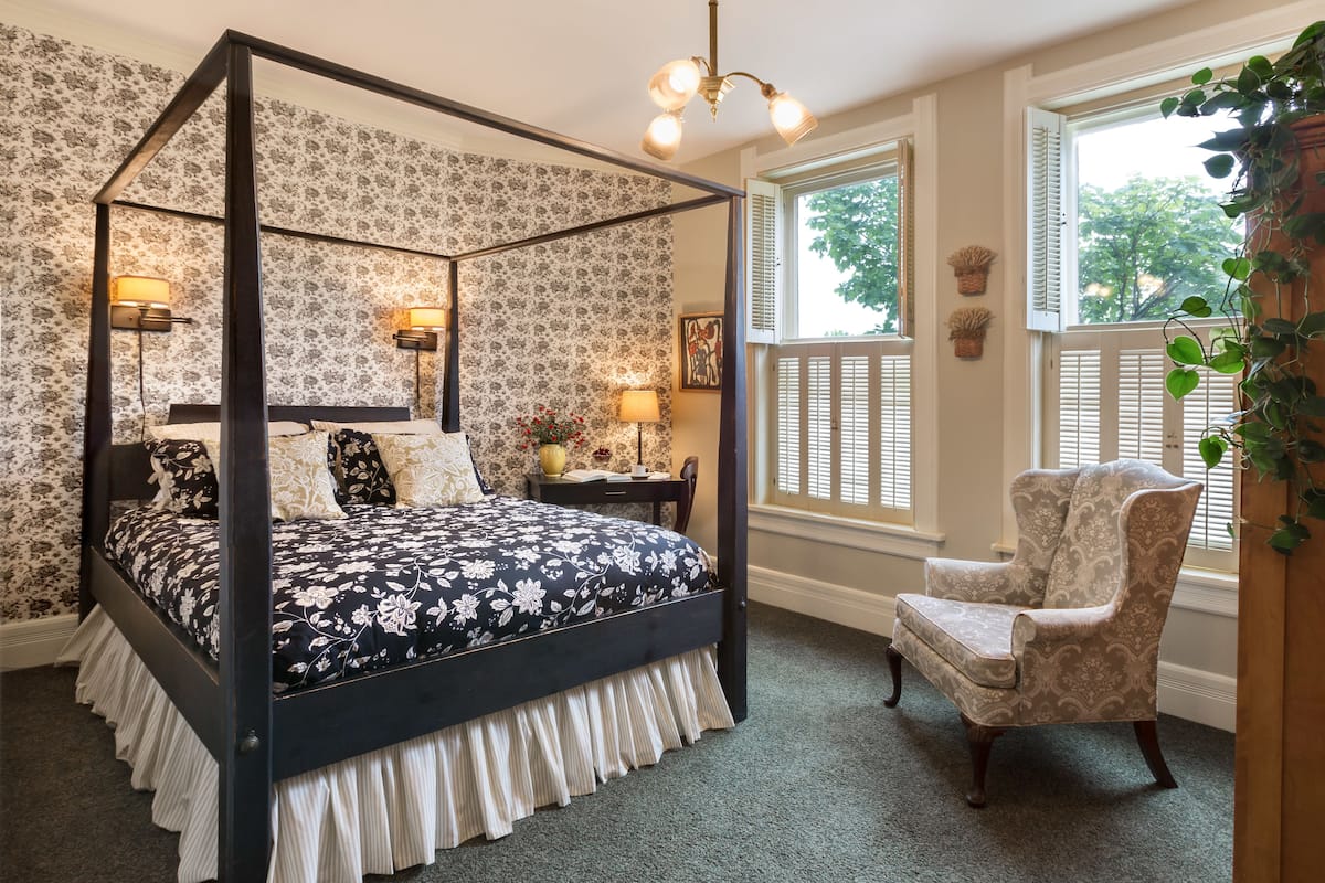 Luxe beddengoed, donzen dekbedden, individueel gemeubileerd