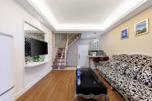 Nhà Duplex, 2 phòng ngủ (Two-Bedroom Duplex Suite) | Két bảo mật tại phòng, màn/rèm cản sáng, phòng cách âm 