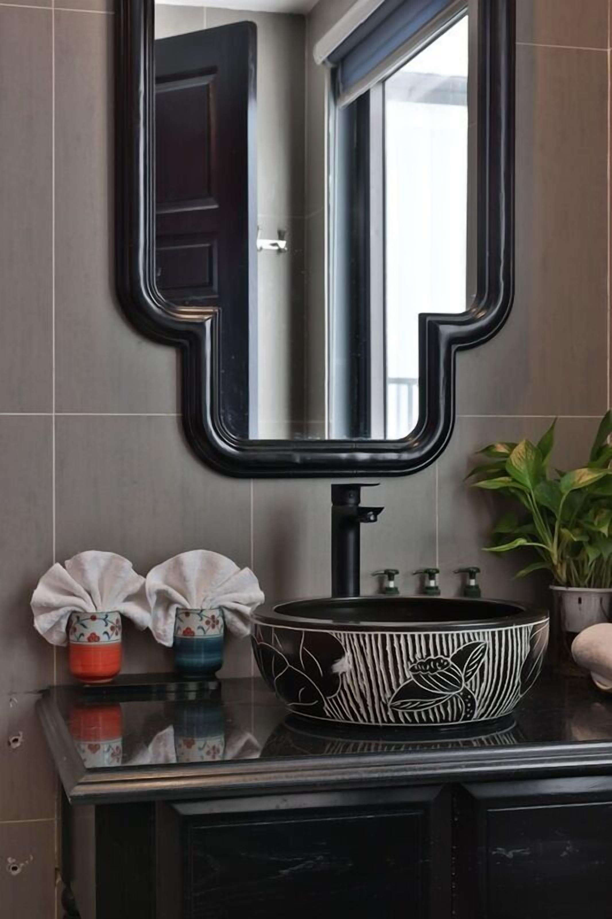 1 bedroom, hypo-allergenic bedding, minibar, in-room safe