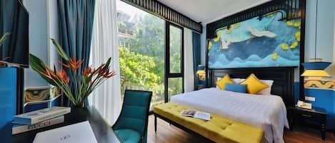 Junior City View | 1 bedroom, hypo-allergenic bedding, minibar, in-room safe
