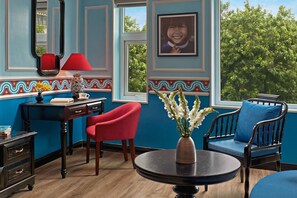 Chambre Familiale, vue ville (Suite) | Literie hypoallergénique, minibar, coffres-forts dans les chambres