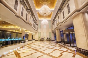 2 bars/lounges