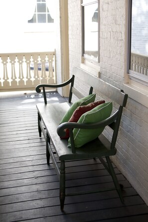 Deluxe-sviitti, 1 keskisuuri parisänky (Letitia Mae) | Parveke