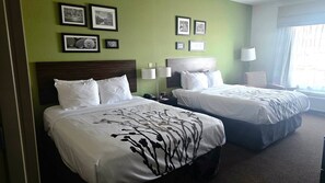 Habitación básica doble | Caja de seguridad en la habitación y escritorio 