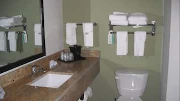 Combined shower/tub, free toiletries, hair dryer, towels