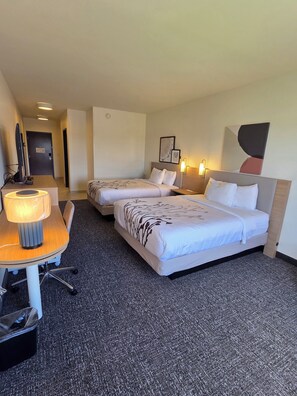 Deluxe Room | In-room safe, desk, laptop workspace, iron/ironing board