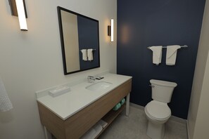 Deluxe Room | Bilik Mandi | Gabungan pancuran/tab mandi, kelengkapan dandanan diri percuma 