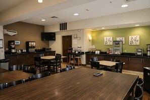 Free daily self-service breakfast  - Express Inn & Suites (Harrisburg)