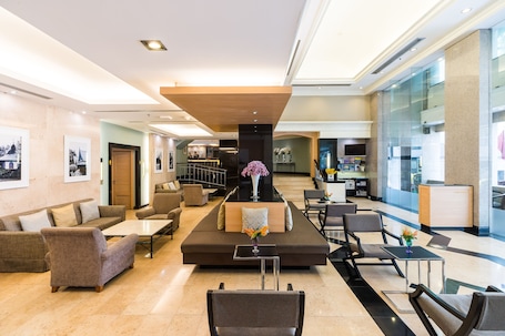 Lobby. Evergreen Place Siam by UHG