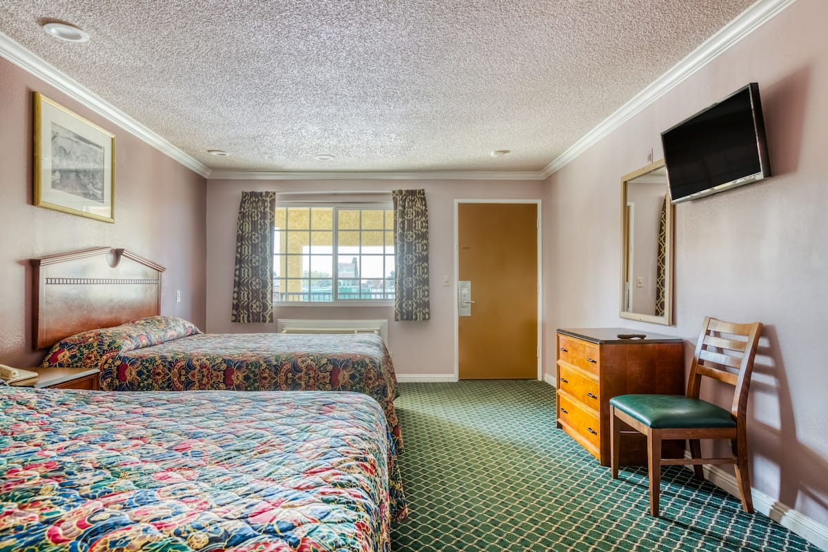 Desk, free WiFi, wheelchair access