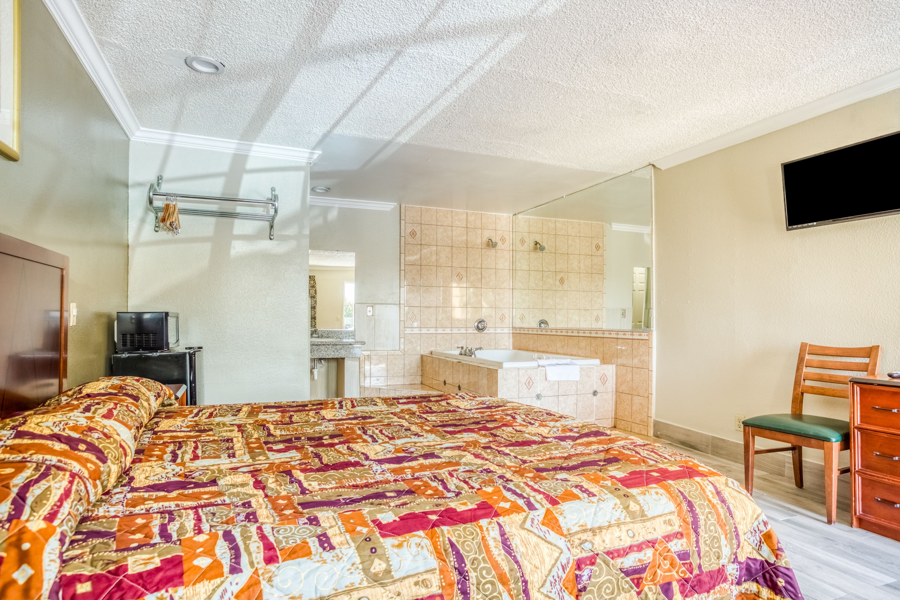 Desk, free WiFi, wheelchair access