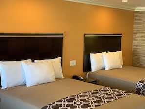 Habitación doble Deluxe, 2 camas Queen size, para no fumadores | Cortinas blackout, wifi gratis y ropa de cama