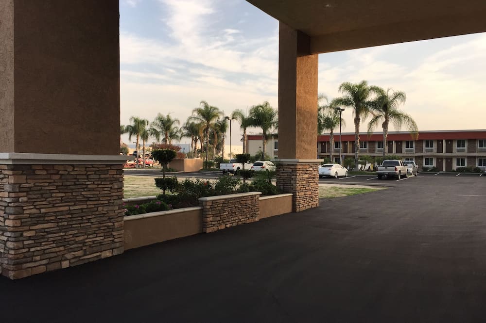 Ontario Inn & Suites