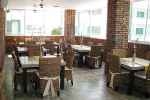 3 restaurants, breakfast, lunch, dinner served; international cuisine - La Isla Huatulco (Santa María Huatulco)