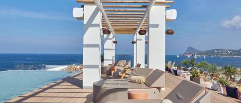 2 outdoor pools, open 8:00 AM to 10:00 PM, sun loungers