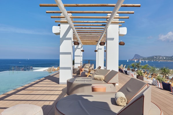 2 outdoor pools, open 8:00 AM to 10:00 PM, pool loungers