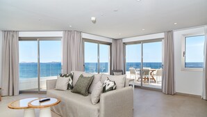 Phòng Suite Presidential, 2 phòng ngủ, hiên (Panoramic Sea View) | Phòng khách