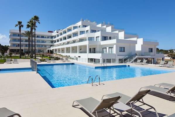 2 outdoor pools, open 8:00 AM to 10:00 PM, pool loungers
