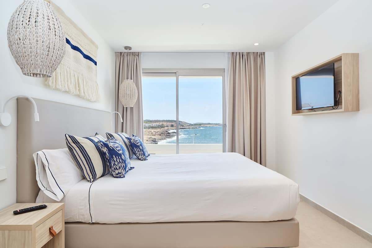 ห้องสวีท, 2 ห้องนอน, ระเบียง (Panoramic Sea View) | 1 ห้องนอน, ตู้นิร  ภัยในห้องพัก, ห้องเก็บเสียง, เตารีด/โต๊ะรีดผ้า