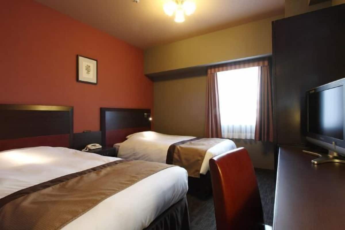 Down duvets, desk, free WiFi, bed sheets