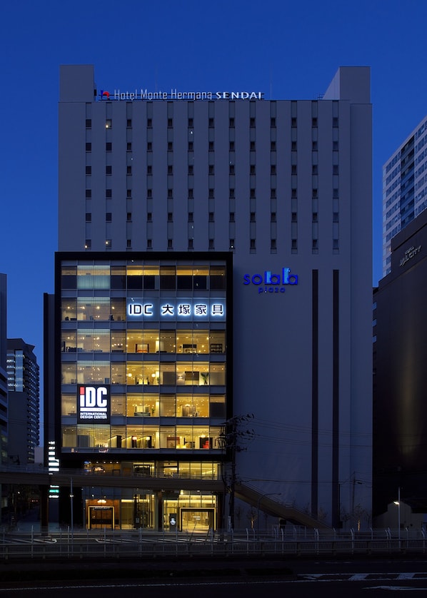 Front of property - evening/night