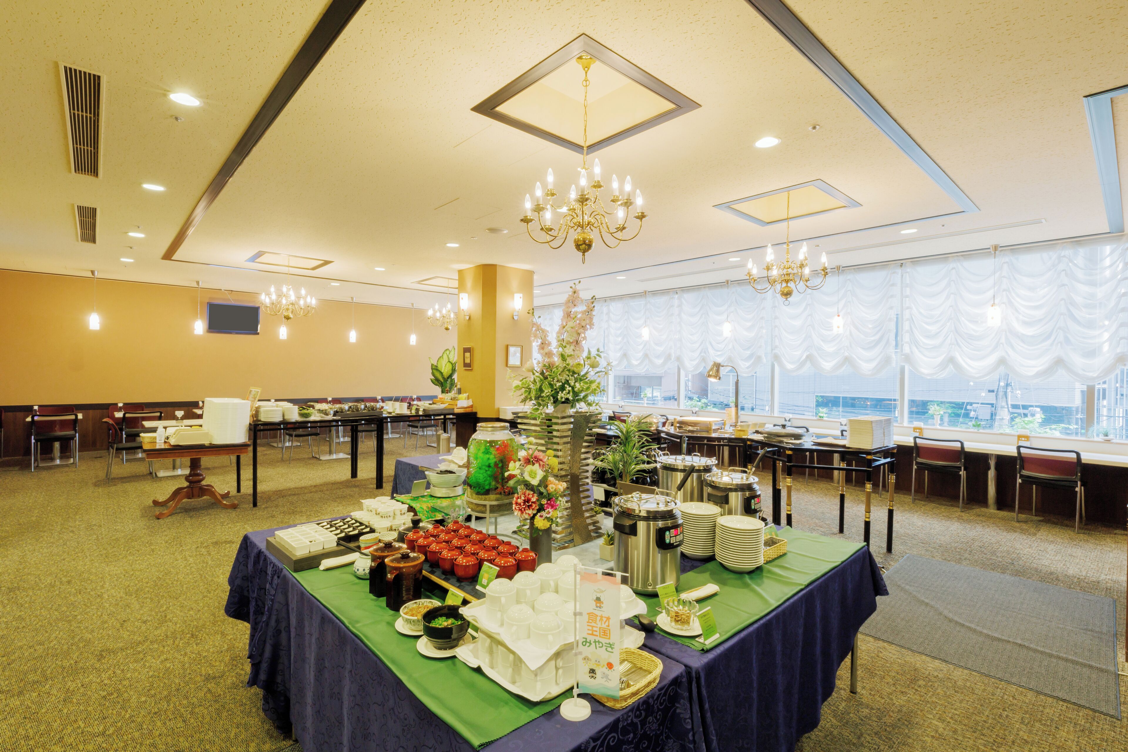 daily buffet breakfast (jpy 2200 per person)