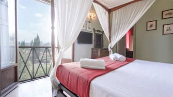 Desk, iron/ironing board, free WiFi, bed sheets