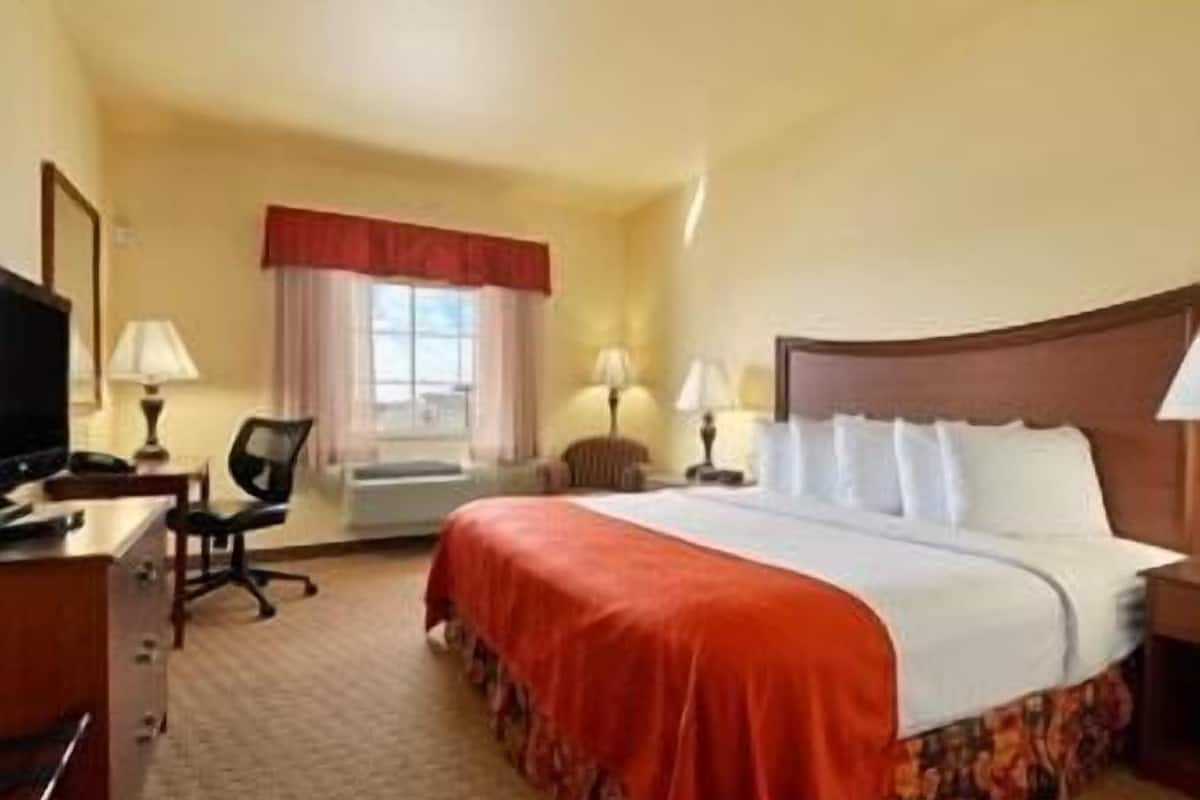 egyptian cotton sheets, premium bedding, pillow-top beds, in-room safe