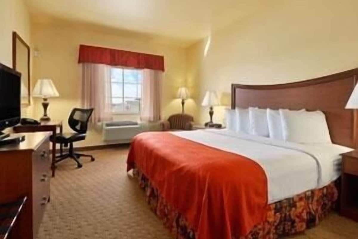 Egyptian cotton sheets, premium bedding, pillowtop beds, in-room safe