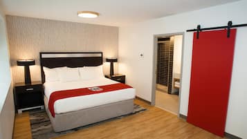 Dean's King Suite | Premium bedding, in-room safe, desk, laptop workspace