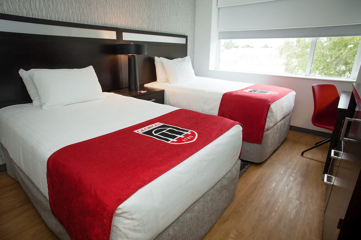 Classic Room | 1 bedroom, premium bedding, in-room safe, desk