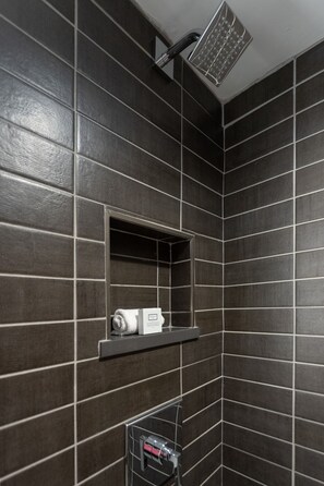 Presidents King Suite | Bathroom | Shower, designer toiletries, hair dryer, towels - The University of Georgia Center for Continuing Education & Hotel (Athens)
