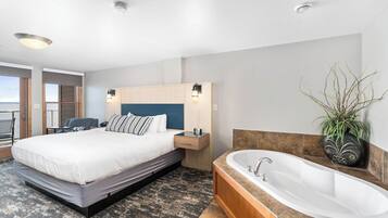Suite, 1 Bedroom, Lake View | Deep-soaking bathtub