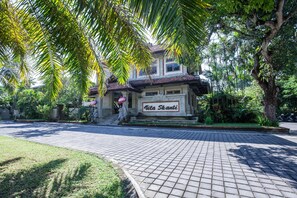 Front of property - Vila Shanti Beach Hotel (Denpasar)