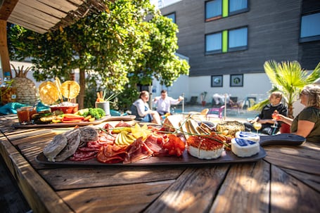 Terrace/patio. Campanile Carcassonne Est La Cite