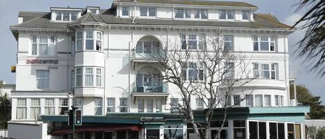 Fachada de la propiedad