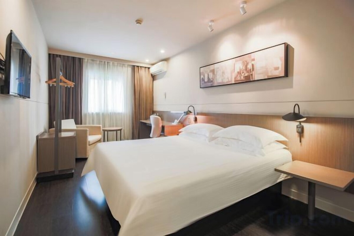In-room safe, desk, blackout drapes, iron/ironing board (on request)