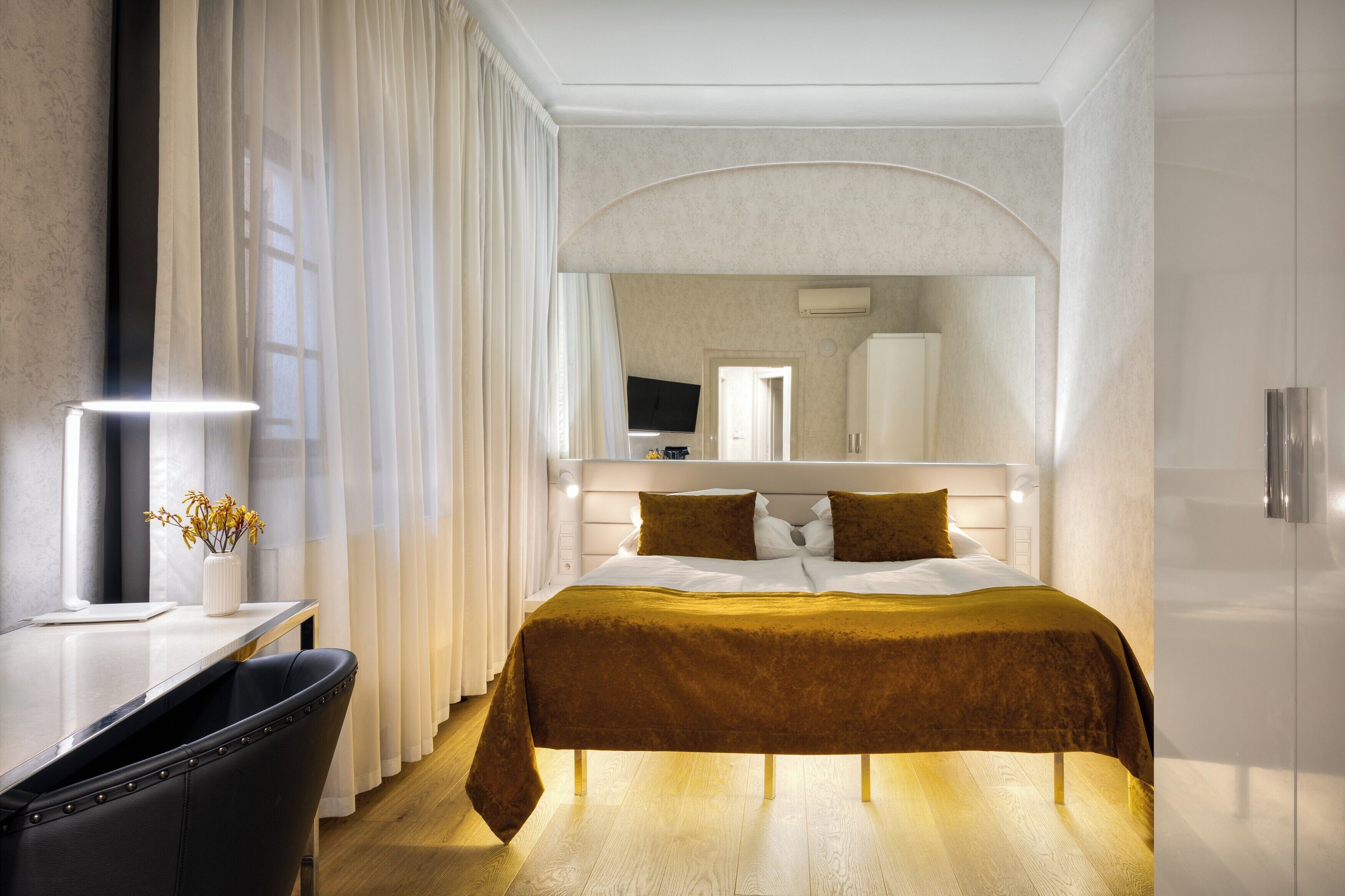 Standaard tweepersoonskamer | Luxe beddengoed, een minibar, een kluis op de kamer