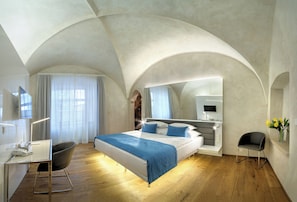 Habitació doble Deluxe | Roba de llit d'alta qualitat, minibar i caixa forta a l'habitació
