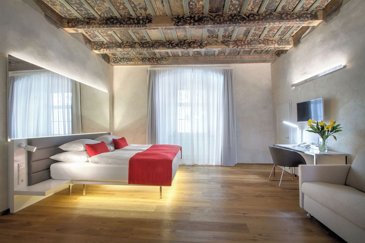 Roba de llit d'alta qualitat, minibar i caixa forta a l'habitació