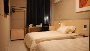 Business Room-Type A | In-room safe, desk, blackout drapes, iron/ironing board