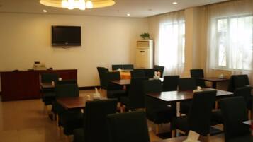 Daily buffet breakfast for a fee