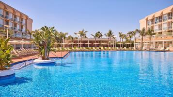 2 outdoor pools