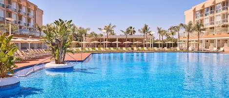 2 piscinas al aire libre