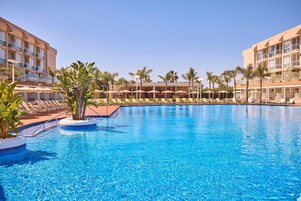 2 piscinas al aire libre